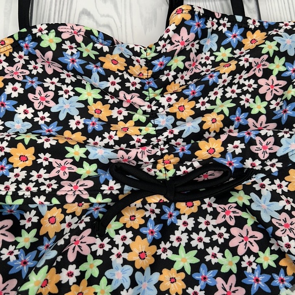 Girls' 'Itty Bitty Daisy Flounce' Midkini Set - art class - Picture 7 of 7